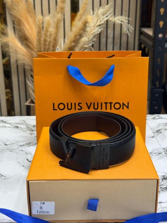 Louis Vuitton Black Leather Belt With Black LV Initials Buckle Includes Box And Carry Bag - Image 5