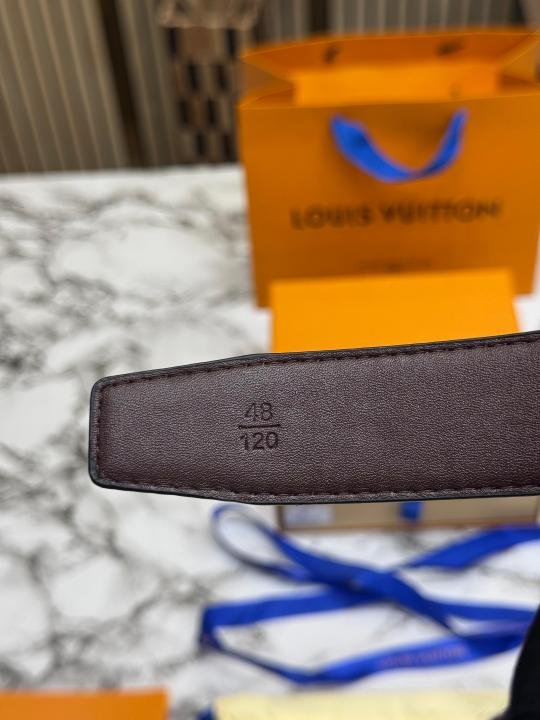 Louis Vuitton Black Leather Belt With Black LV Initials Buckle Includes Box And Carry Bag - Image 2