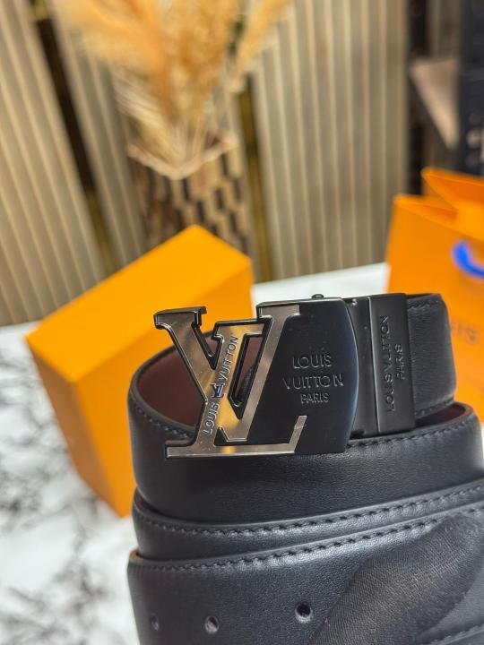 Louis Vuitton Black Leather Belt With Silver LV Initiales Buckle Includes Box Dust Bag And Carry Bag - Image 5