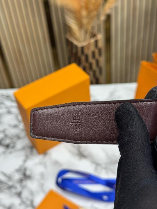 Louis Vuitton Black Leather Belt With Silver LV Initiales Buckle Includes Box Dust Bag And Carry Bag - Image 4