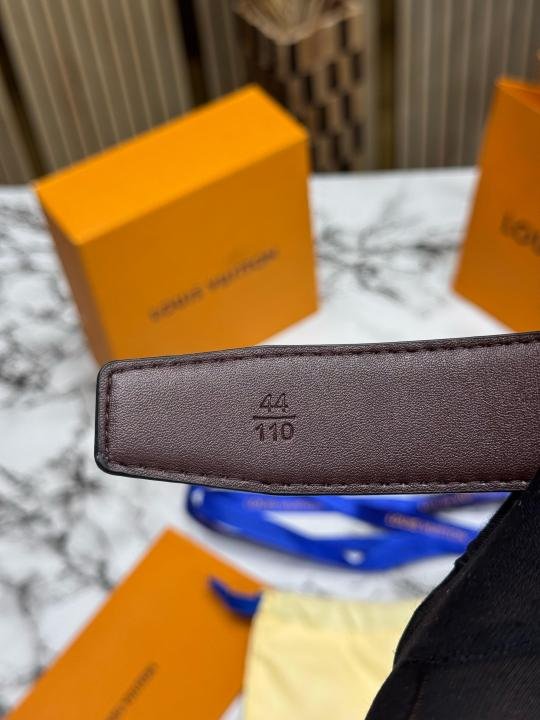 Louis Vuitton Black Leather Belt With Silver LV Initiales Buckle Includes Box Dust Bag And Carry Bag - Image 2