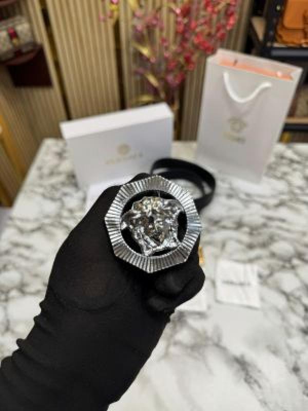 Versace BELT COMBO PREMIUM QUALITY WITH OG BOX AND CARRY BAG - Image 4