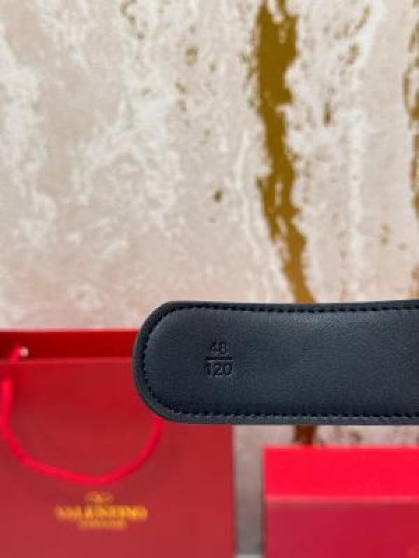 Valentino Garavani Reversible V-logo Signature Belt Set With Box And Dust Bag Including Carry Bag - Image 8