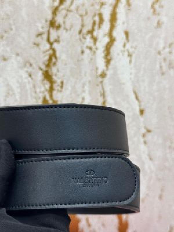 Valentino Garavani Reversible V-logo Signature Belt Set With Box And Dust Bag Including Carry Bag - Image 5