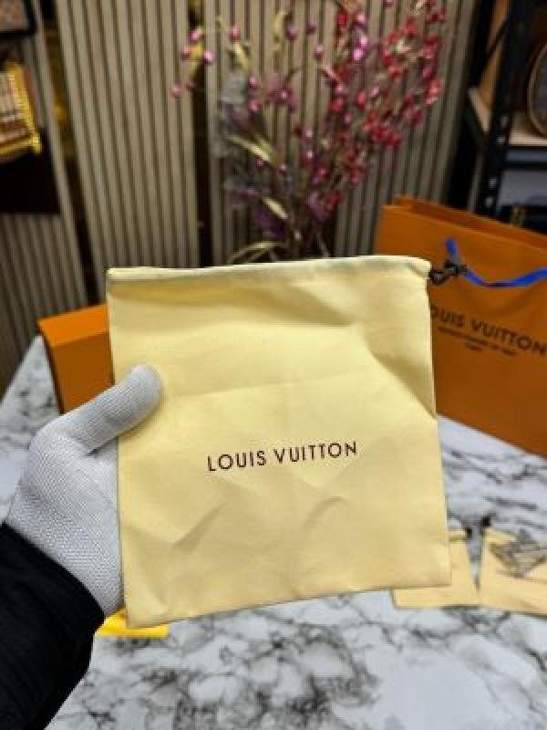 Louis Vuitton BELT COMBO PREMIUM QUALITY WITH OG BOX AND CARRY BAG - Image 4