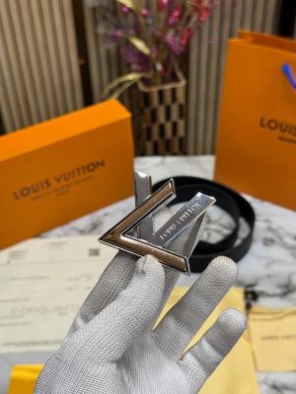 Louis Vuitton BELT COMBO PREMIUM QUALITY WITH OG BOX AND CARRY BAG - Image 6