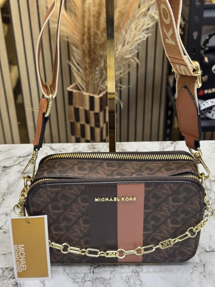 Michael Kors Jet Set Signature Empire Shoulder Bag With Dust Bag Price in India - Style 3 - Buy at Bootery - Image 7