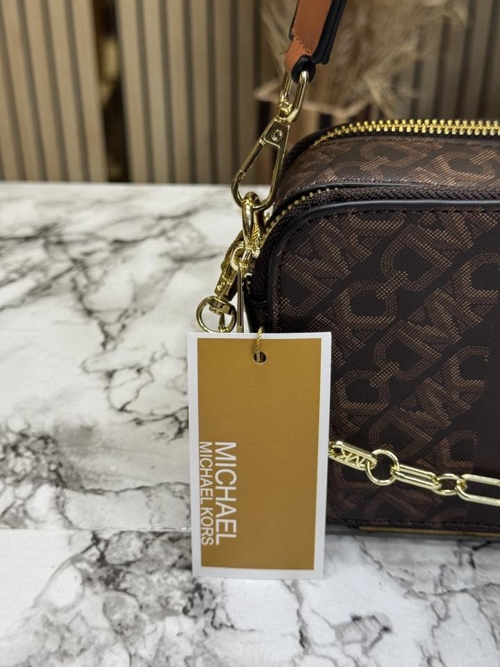 Michael Kors Jet Set Signature Empire Shoulder Bag With Dust Bag Price in India - Style 3 - Buy at Bootery - Image 6