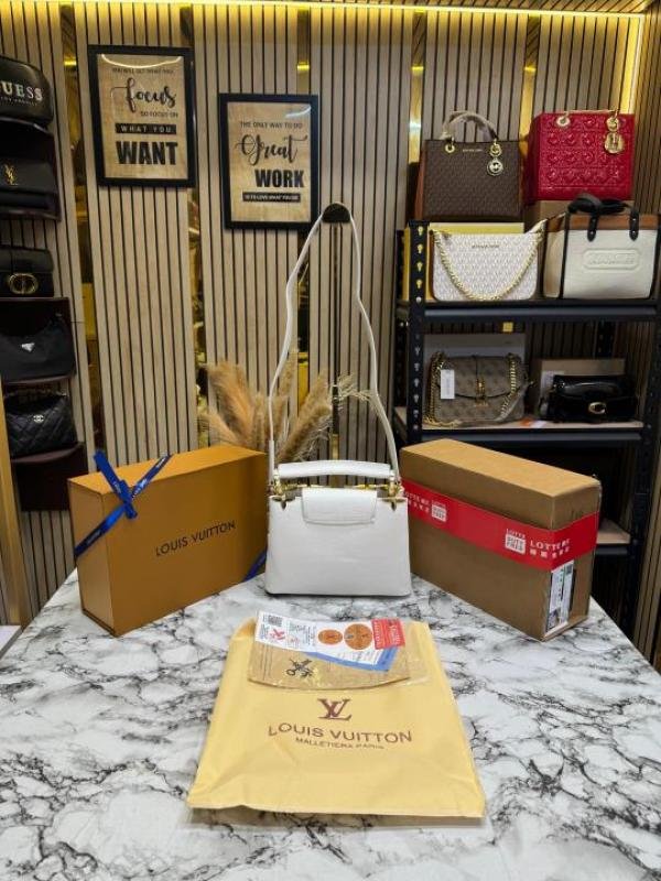 Louis Vuitton Capucines Taurillon Handbag With Double Og Box And Dust Bag - Best Price Online - Bootery - Image 3