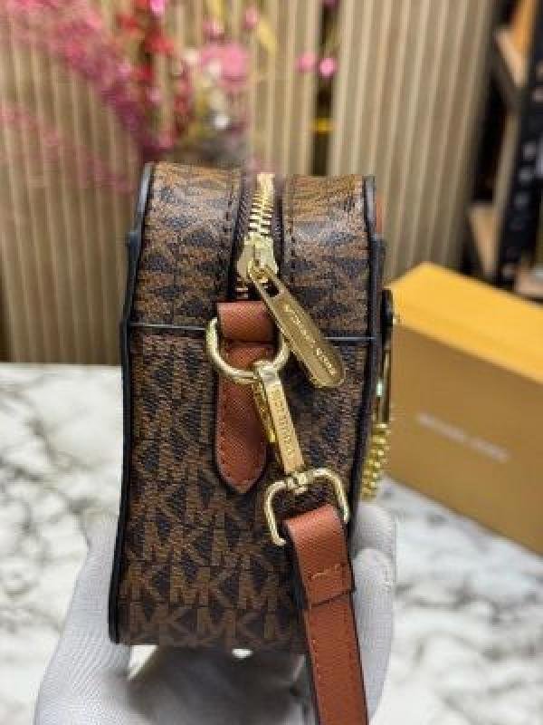 Michael Kors Jet Set Camera Crossbody With Sling With OG Box And Dust Bag - Best Price Online - Bootery - Image 4