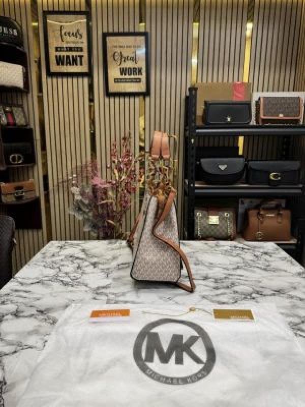 Buy Michael Kors Cynthia Signature Satchel Bag With Dust Bag Online in India - Style 3 - Bootery - Image 4