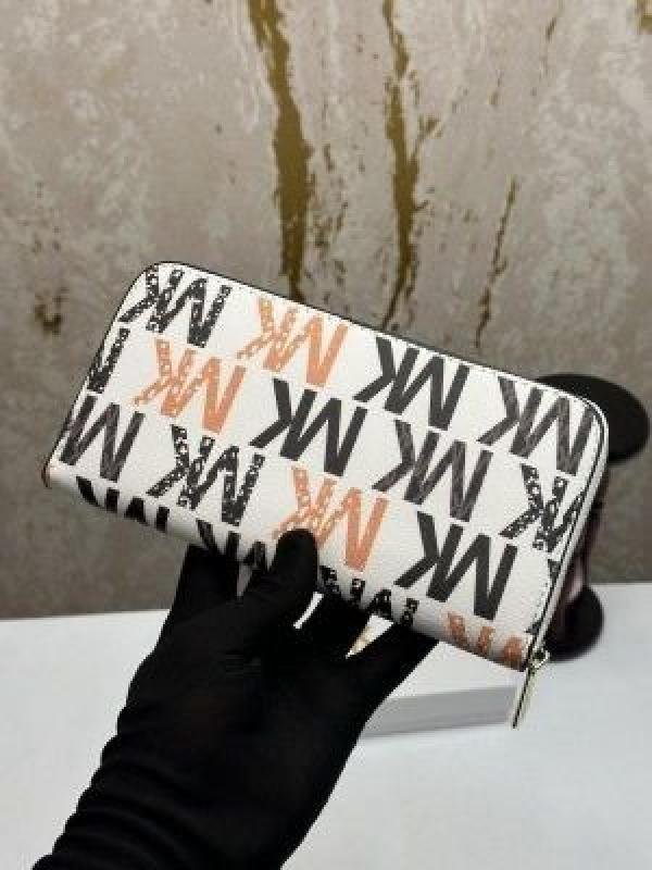 Michael Kors Ladies Wallet Premium Quality With OG Box Price in India - Buy at Bootery - Image 6