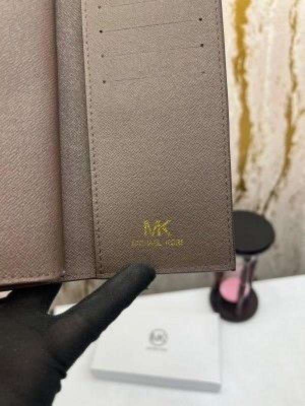 Michael Kors Fulton Logo Signature Tri Fold Wallet With Box Price in India - Buy at Bootery - Image 4