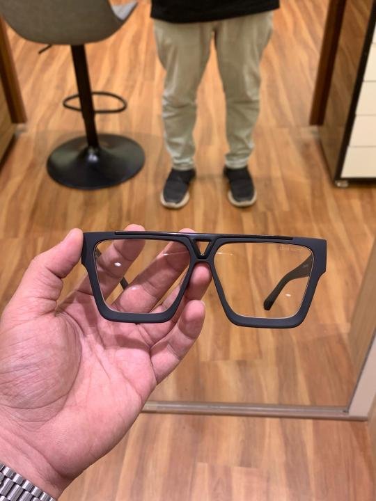 Louis Vuitton 1502 Black Plano Sunglasses Price in India - Buy at Bootery