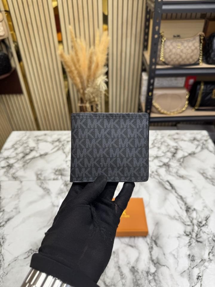 Michael Kors Wallet With OG Box And Dust Bag With Card 60223 - Best Price Online - Bootery - Image 7